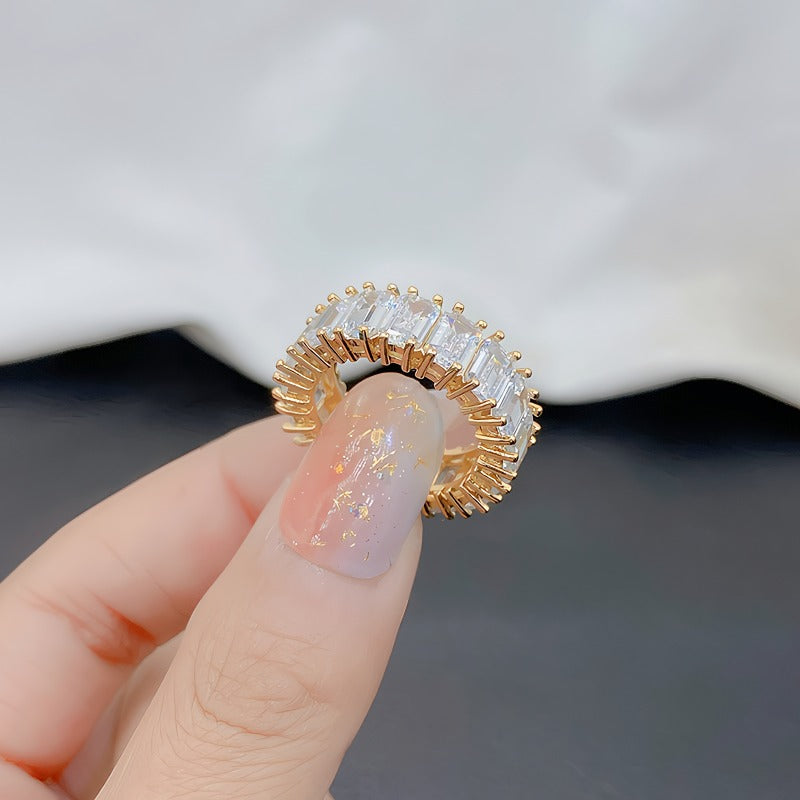 14K Forgyldt Åben Ring med Baguette Zirkonia Sten – Elegant og Tidløs Design