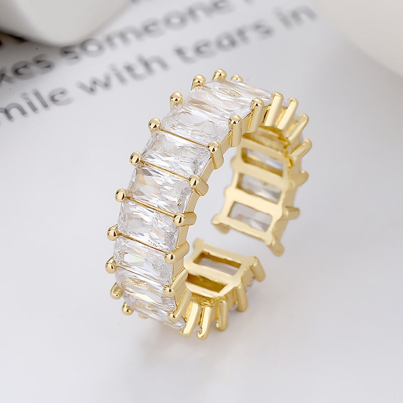 14K Forgyldt Åben Ring med Baguette Zirkonia Sten – Elegant og Tidløs Design