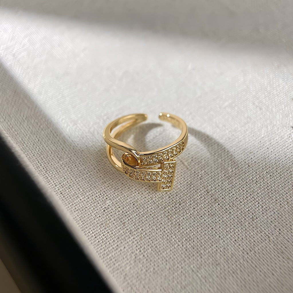 14K Forgyldt Justerbar Ring med T-Design– Elegant Design med Zirkonia