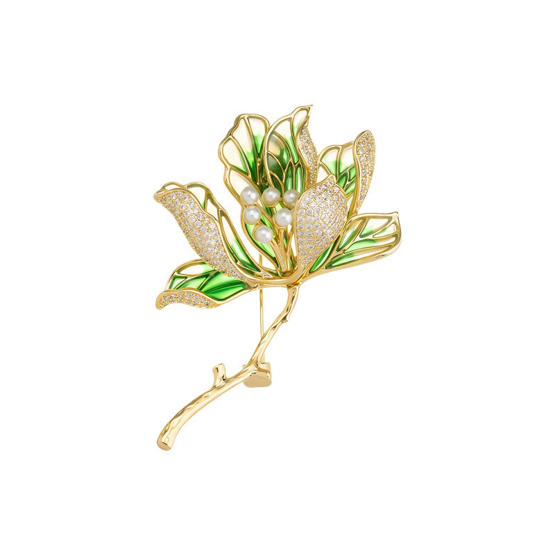 14K Forgyldt Lotus Broche med Grøn Emalje, Perler & Zirkonia – Elegant og Kunstnerisk Design