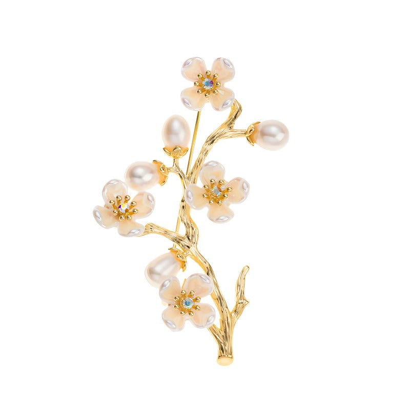 14K Forgyldt Plommeblomst Broche med Ferskvandsperler – Elegant & Vintage Design