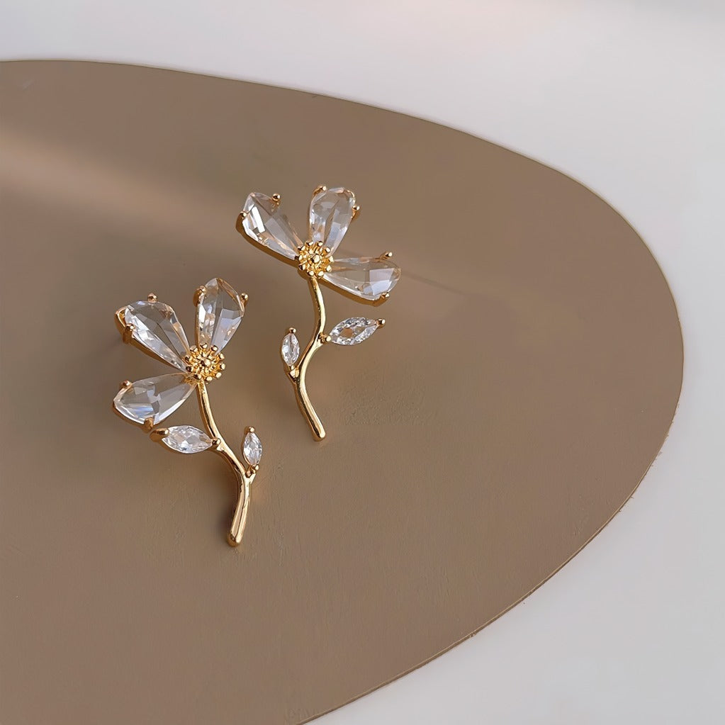 14K Forgyldte 925 Sterling Sølv Nåle Blomst Øreringe med Zirkonia – Elegant & Unikt Design