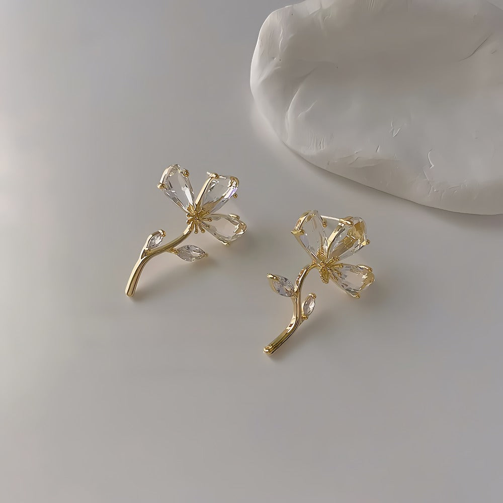 14K Forgyldte 925 Sterling Sølv Nåle Blomst Øreringe med Zirkonia – Elegant & Unikt Design