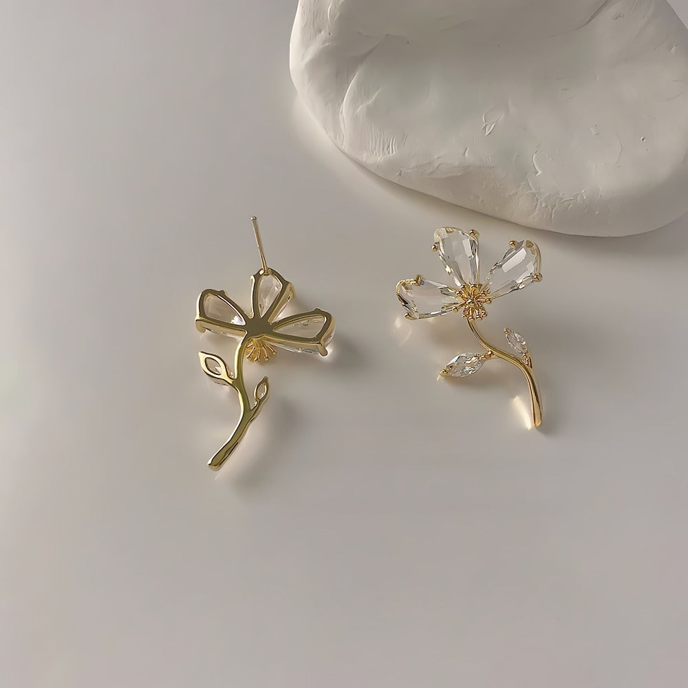 14K Forgyldte 925 Sterling Sølv Nåle Blomst Øreringe med Zirkonia – Elegant & Unikt Design