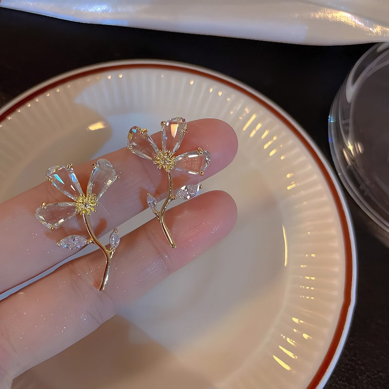 14K Forgyldte 925 Sterling Sølv Nåle Blomst Øreringe med Zirkonia – Elegant & Unikt Design