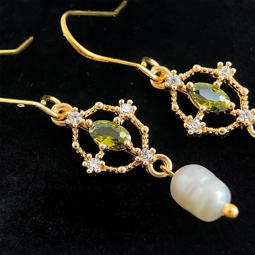 925 sterling sølv nål 14K Guldbelagt Elegant Peridot & Ferskvandsperle Øreringe – Håndlavet med Krystal Detaljer
