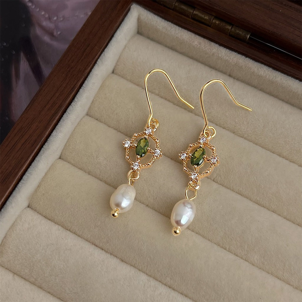 925 sterling sølv nål 14K Guldbelagt Elegant Peridot & Ferskvandsperle Øreringe – Håndlavet med Krystal Detaljer