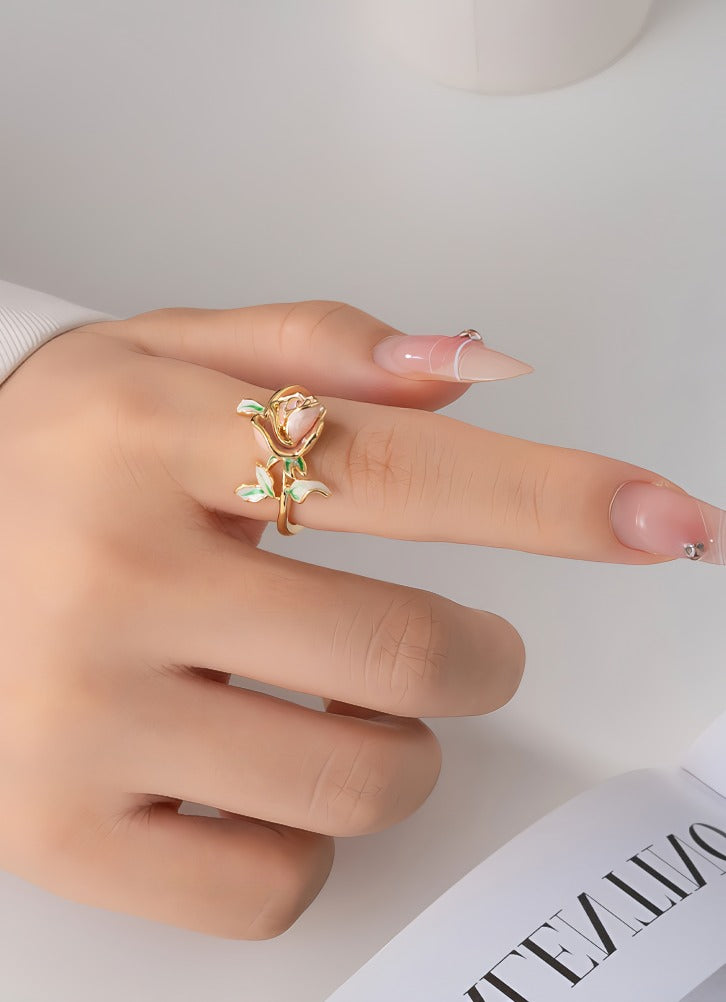 14K Guldbelagt Justerbar Ring med Rosa Rose og Grønne Blade – Romantisk og Unik