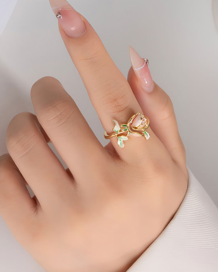 14K Guldbelagt Justerbar Ring med Rosa Rose og Grønne Blade – Romantisk og Unik