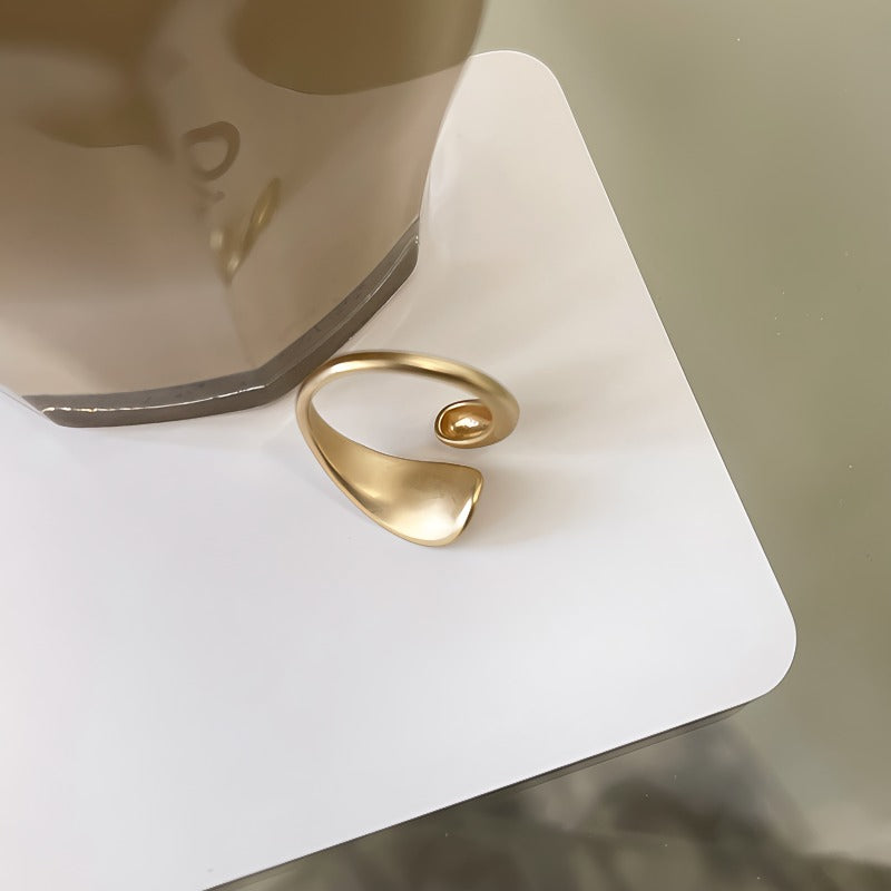 14K Mat Forgyldt Åben Ring med Moderne Design – Justerbar og Elegant