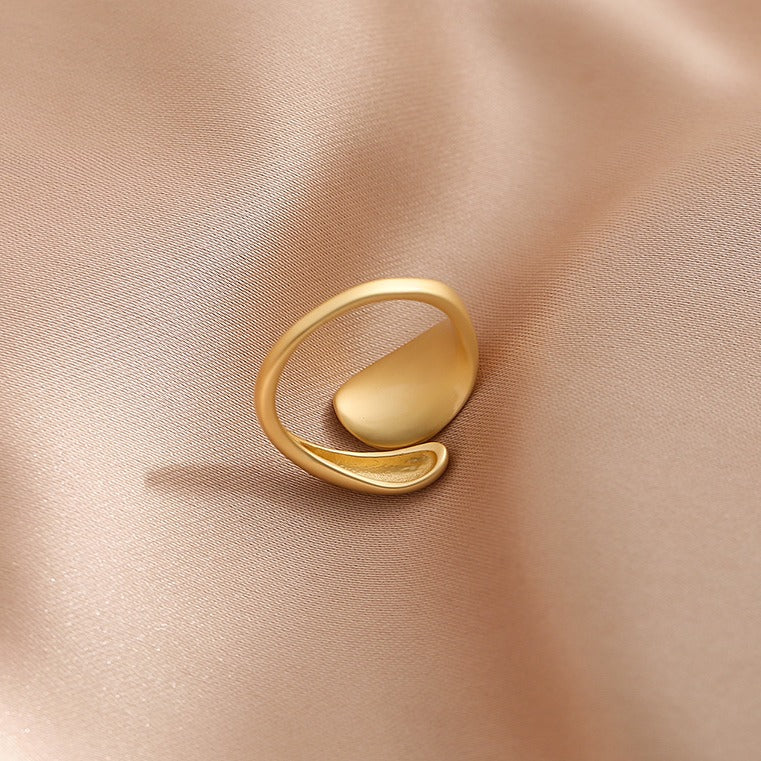 14K Mat Forgyldt Åben Ring med Moderne Design – Justerbar og Elegant