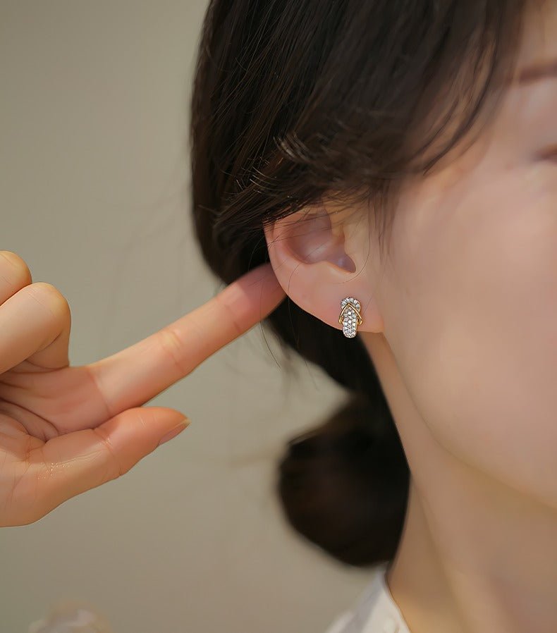 14K Forgyldt 925S Sølvnåle Klip Klap Øreringe med Mikroindfattede Zirconia – Unikt og Funklende Design - Lilla Villa