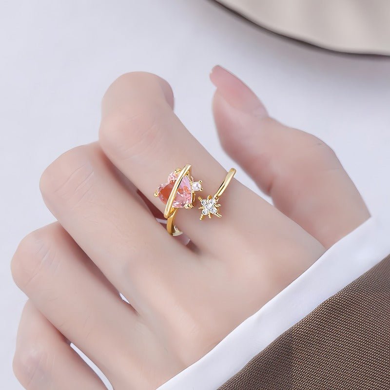 14K Forgyldt Justerbar Ring med Pink Hjerteformet Zirkonia og Stjernedetalje - Lilla Villa