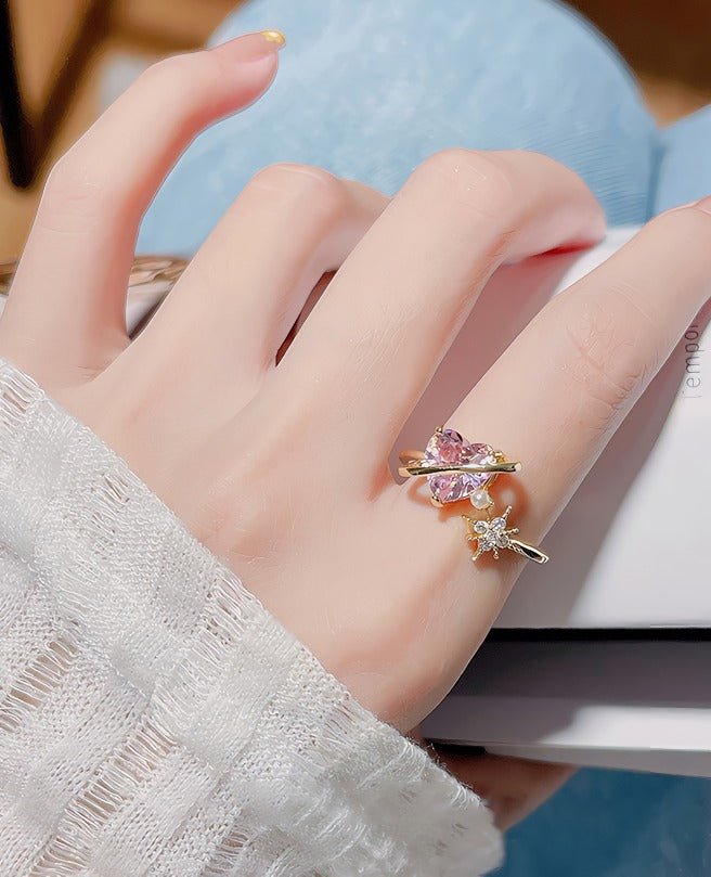 14K Forgyldt Justerbar Ring med Pink Hjerteformet Zirkonia og Stjernedetalje - Lilla Villa