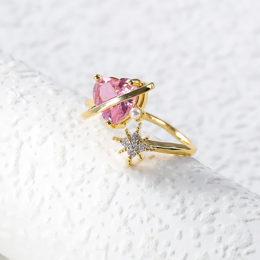 14K Forgyldt Justerbar Ring med Pink Hjerteformet Zirkonia og Stjernedetalje - Lilla Villa