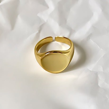 14K Forgyldt Justerbar Ring med Poleret Konkav Design – Elegant og Minimalistisk - Lilla Villa