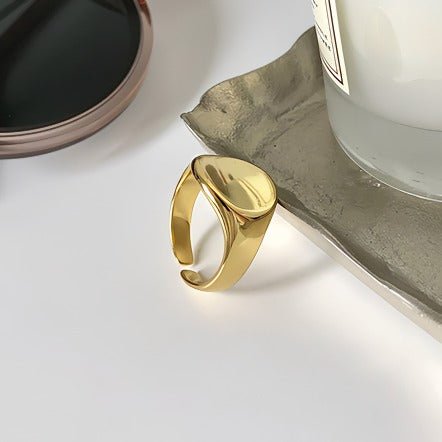 14K Forgyldt Justerbar Ring med Poleret Konkav Design – Elegant og Minimalistisk - Lilla Villa
