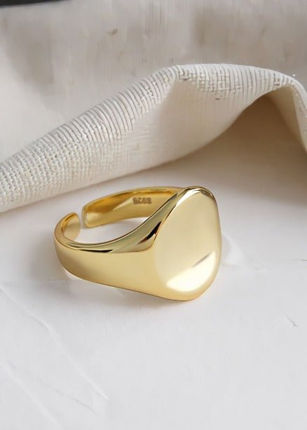 14K Forgyldt Justerbar Ring med Poleret Konkav Design – Elegant og Minimalistisk - Lilla Villa