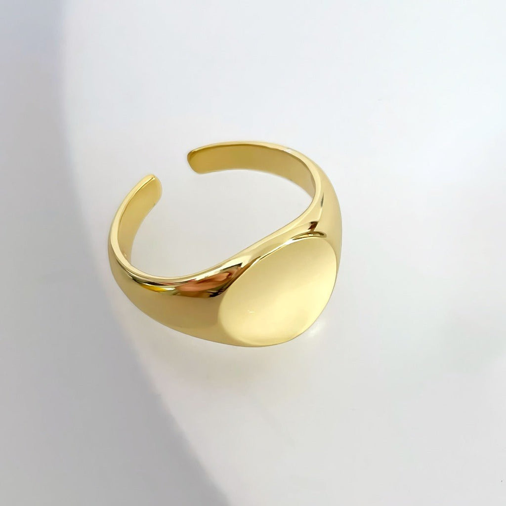14K Forgyldt Justerbar Ring med Poleret Konkav Design – Elegant og Minimalistisk - Lilla Villa