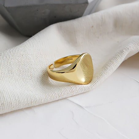 14K Forgyldt Justerbar Ring med Poleret Konkav Design – Elegant og Minimalistisk - Lilla Villa