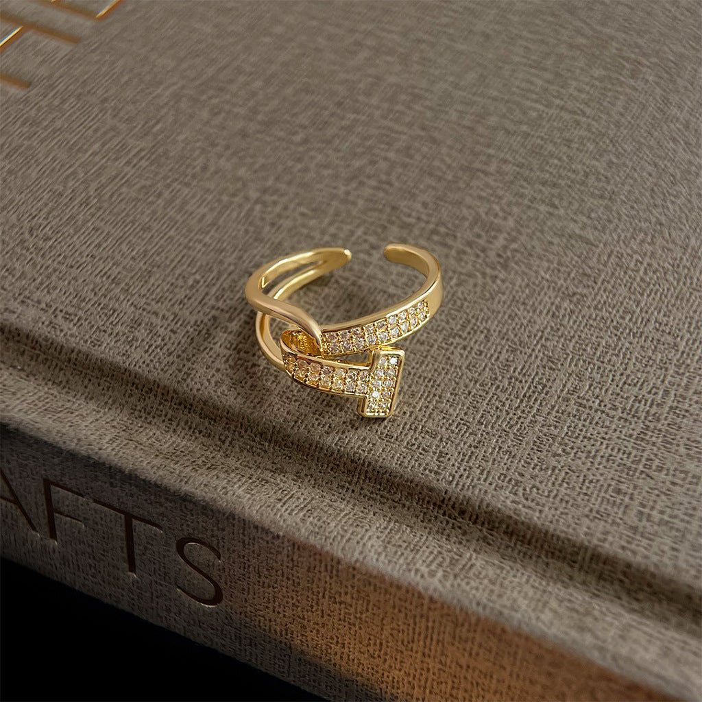 14K Forgyldt Justerbar Ring med T - Design– Elegant Design med Zirkonia - Lilla Villa