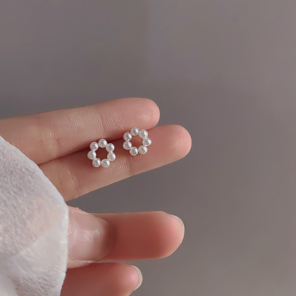 14K Forgyldt Klassiske Runde Perleøreringe med 925S Sølvnål – Delikat og Elegant Stil - Lilla Villa