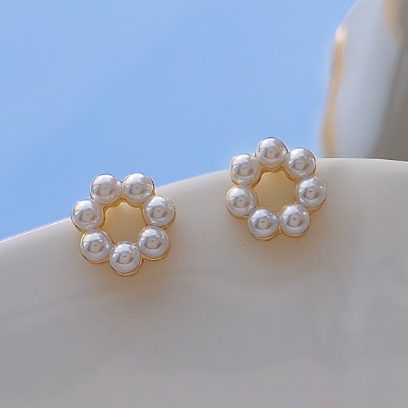 14K Forgyldt Klassiske Runde Perleøreringe med 925S Sølvnål – Delikat og Elegant Stil - Lilla Villa