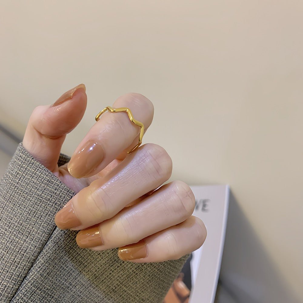 14K Forgyldt Titaniumstål Justerbar Ring med Taksformet design – Moderne og Tidløs Design - Lilla Villa