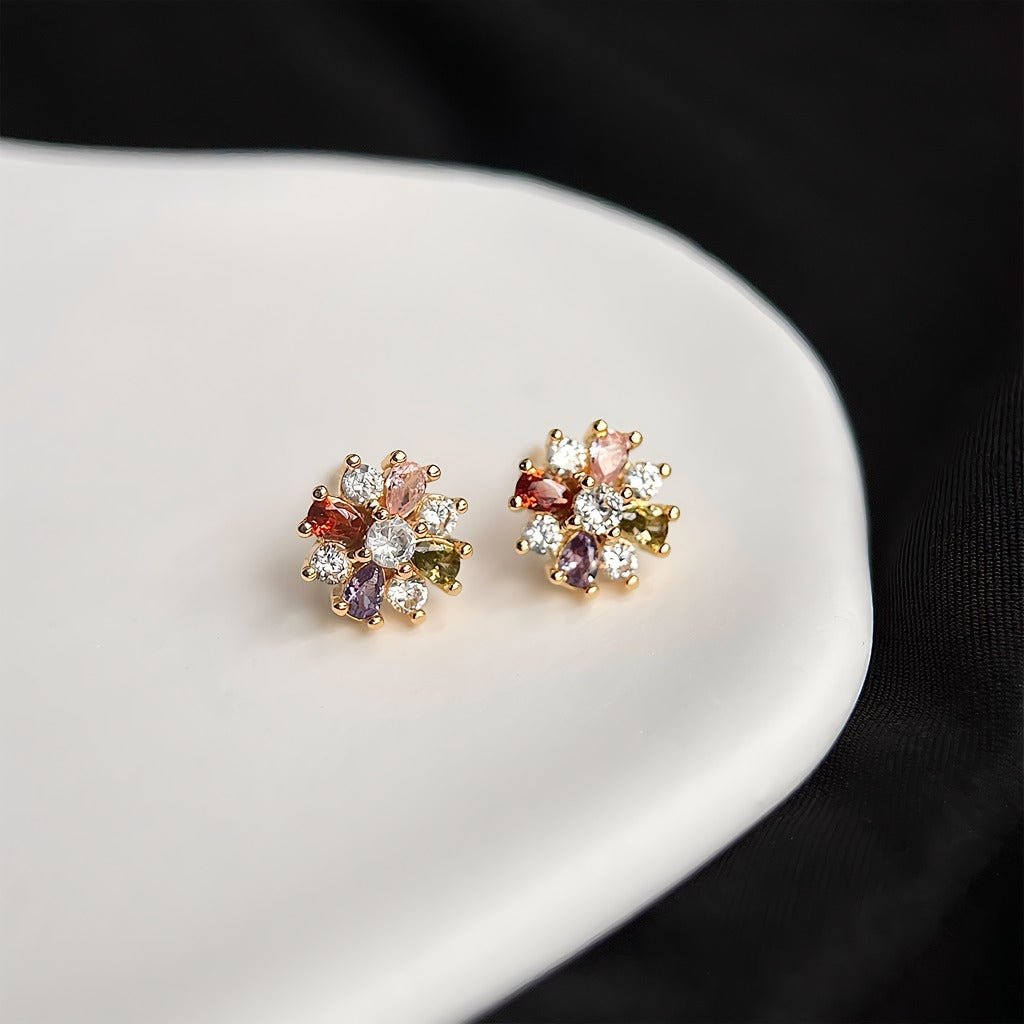 14K Forgyldte 925 Sterling Sølv Nåle Blomsterformede Øreringe med Farvede Zirkoner – Elegant og Unik Design - Lilla Villa