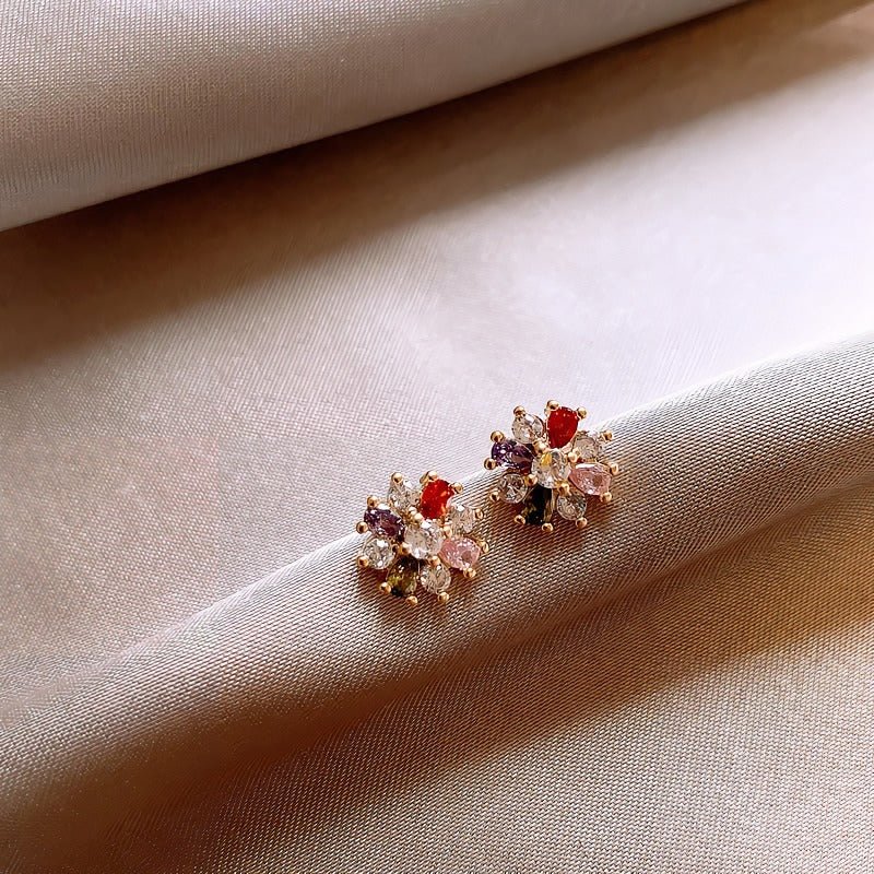 14K Forgyldte 925 Sterling Sølv Nåle Blomsterformede Øreringe med Farvede Zirkoner – Elegant og Unik Design - Lilla Villa