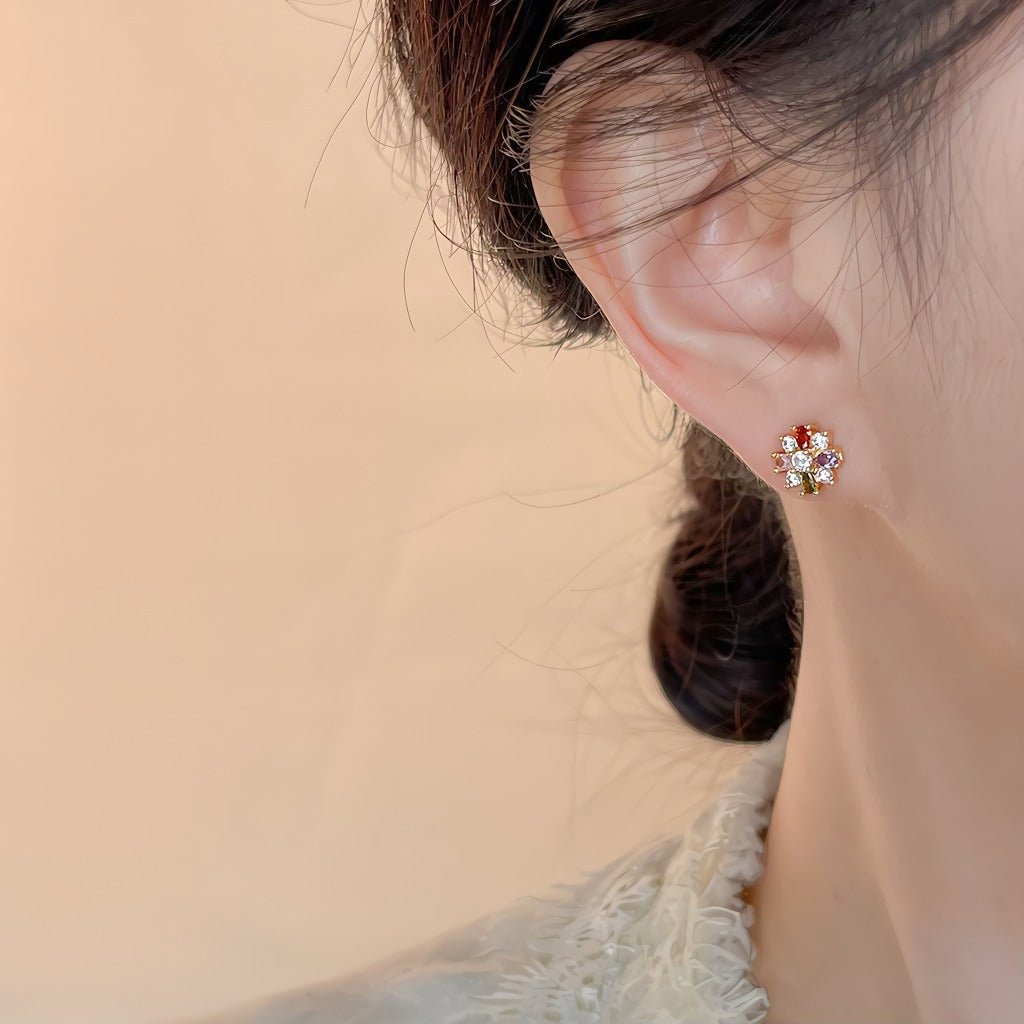 14K Forgyldte 925 Sterling Sølv Nåle Blomsterformede Øreringe med Farvede Zirkoner – Elegant og Unik Design - Lilla Villa