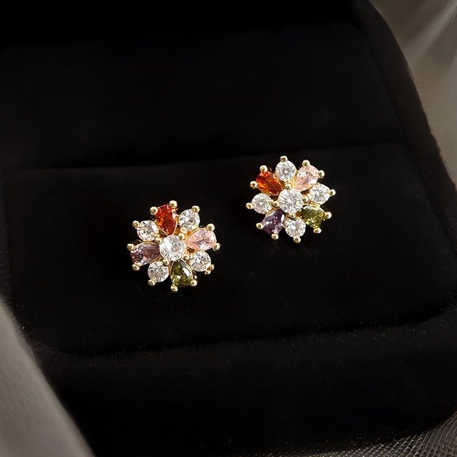 14K Forgyldte 925 Sterling Sølv Nåle Blomsterformede Øreringe med Farvede Zirkoner – Elegant og Unik Design - Lilla Villa