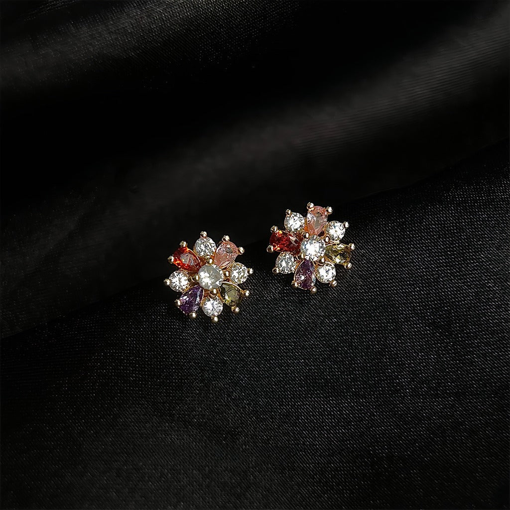 14K Forgyldte 925 Sterling Sølv Nåle Blomsterformede Øreringe med Farvede Zirkoner – Elegant og Unik Design - Lilla Villa