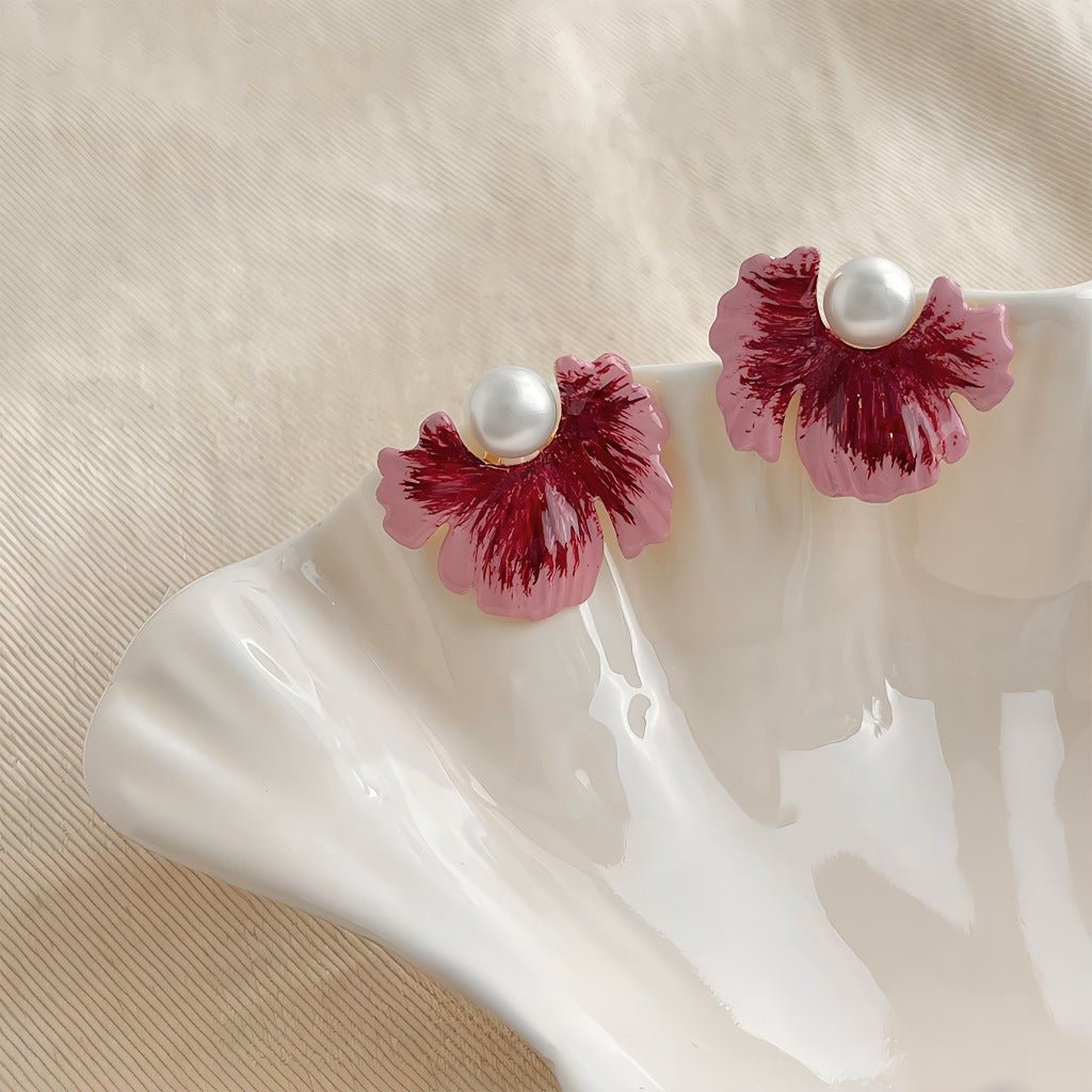 14K Forgyldte 925 sterling sølv nåle Elegant Blomstret Øreringe med Skinnende Perler og Pink Emalje - Lilla Villa