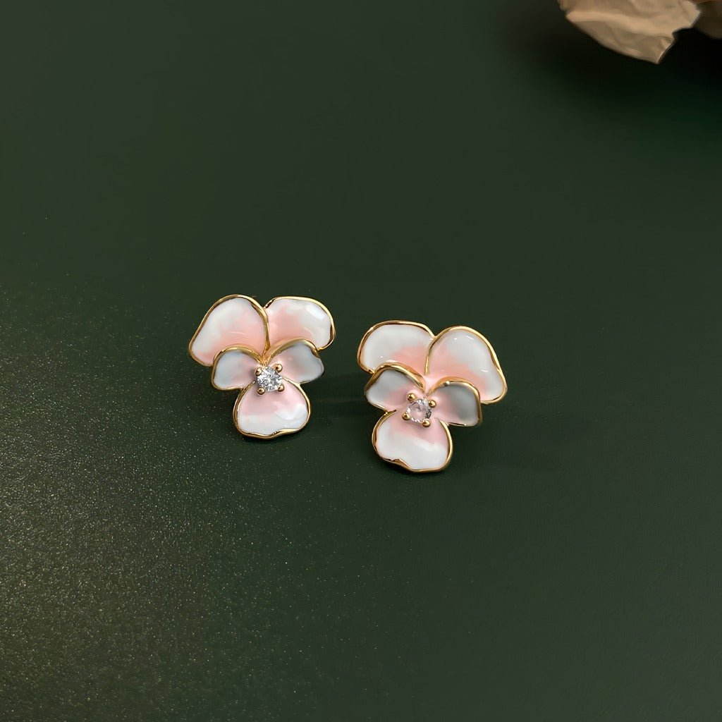 14K Forgyldte 925 Sterling Sølv Nåle Iris Blomster Øreringe med Gradueret Emalje – Elegant og Unikt Design - Lilla Villa