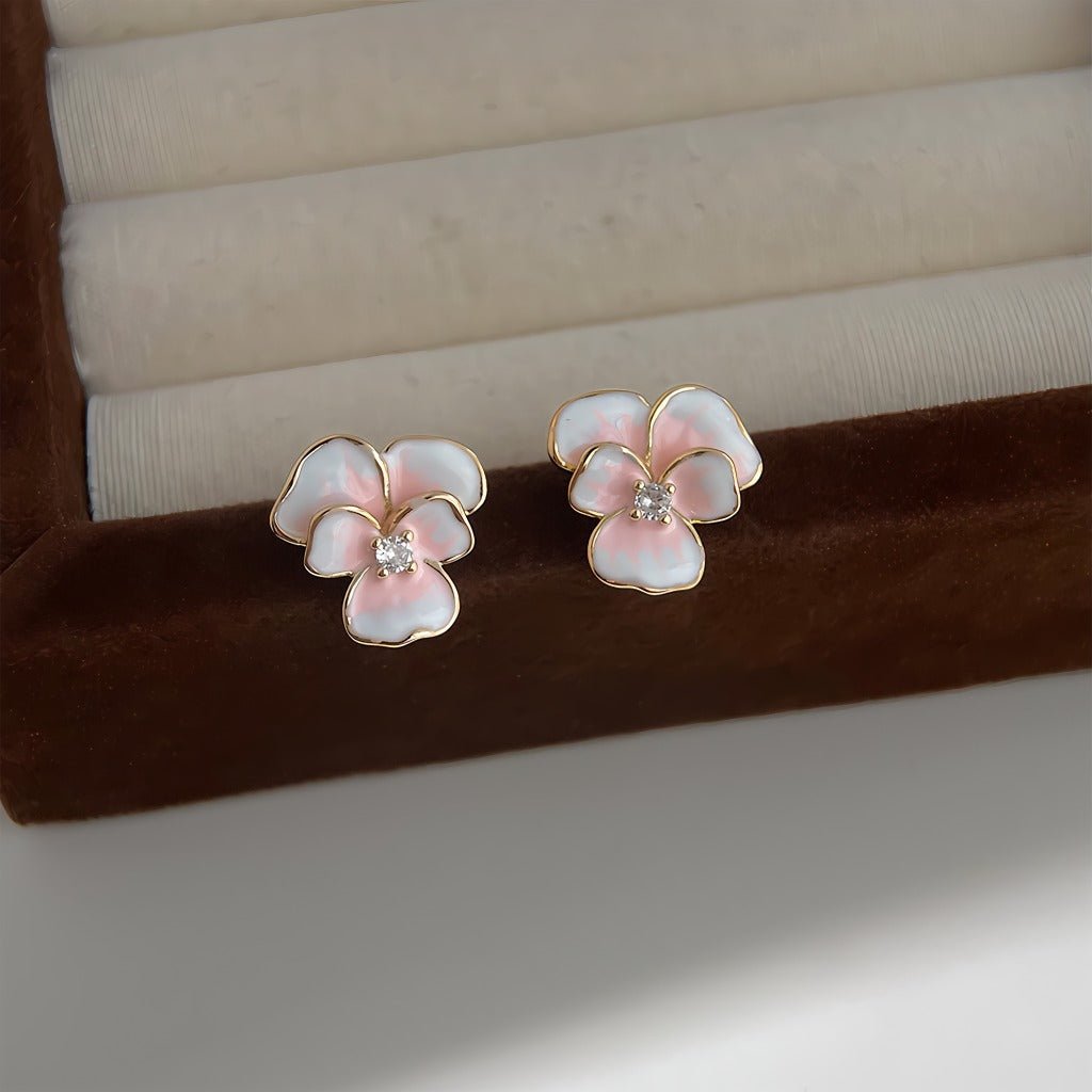 14K Forgyldte 925 Sterling Sølv Nåle Iris Blomster Øreringe med Gradueret Emalje – Elegant og Unikt Design - Lilla Villa