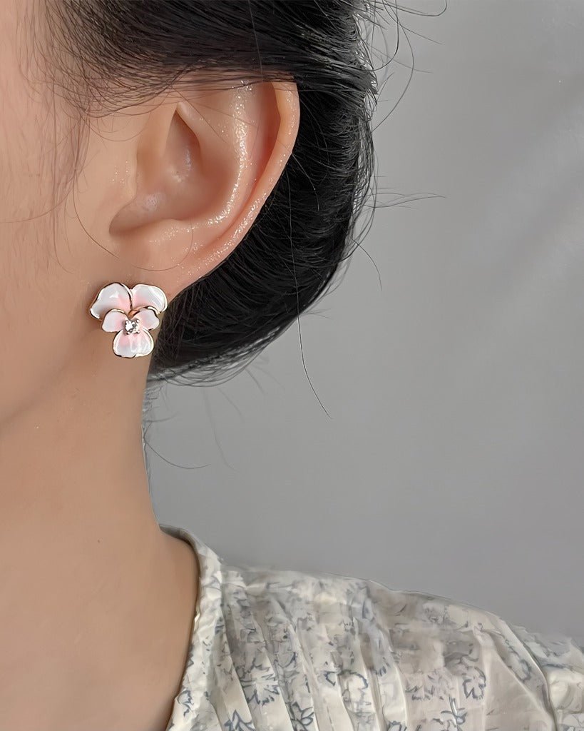 14K Forgyldte 925 Sterling Sølv Nåle Iris Blomster Øreringe med Gradueret Emalje – Elegant og Unikt Design - Lilla Villa