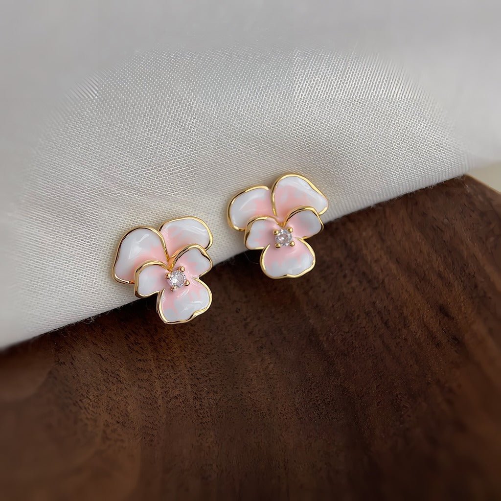 14K Forgyldte 925 Sterling Sølv Nåle Iris Blomster Øreringe med Gradueret Emalje – Elegant og Unikt Design - Lilla Villa