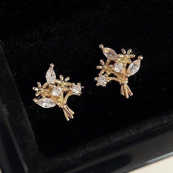14K Forgyldte Blomsterbuket Øreringe med Zirkonia – Elegant og Fin Detalje - Lilla Villa