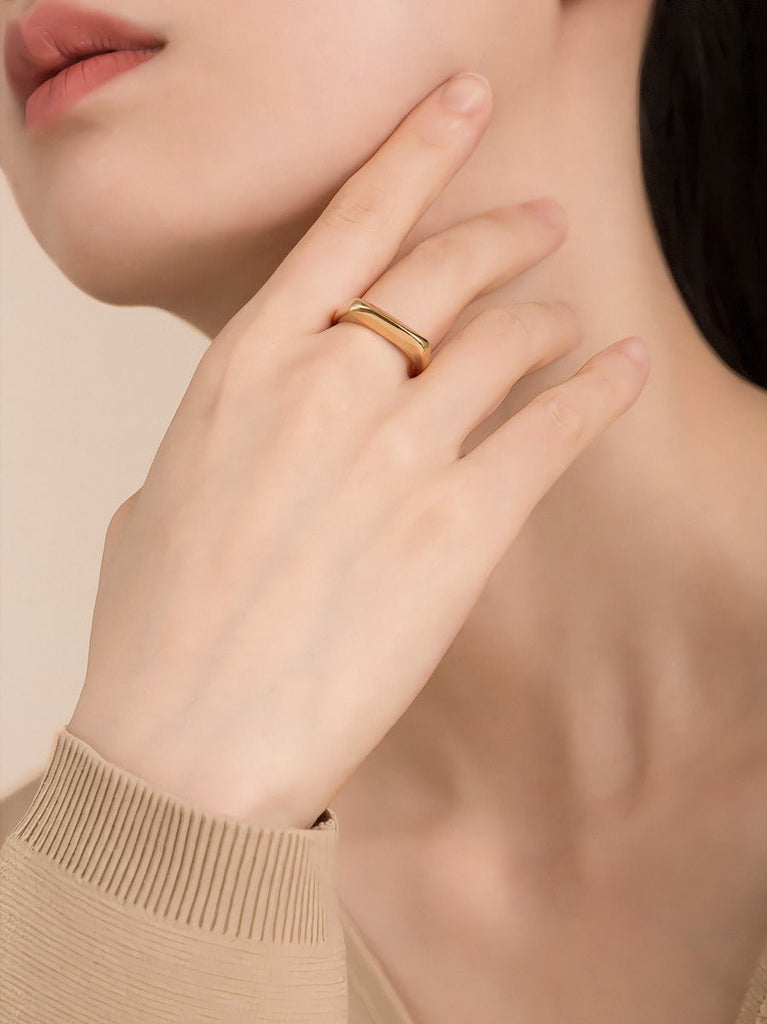 14K guldbelagt/forgyldt geometrikonveks rektangulær åben ring - Lilla Villa