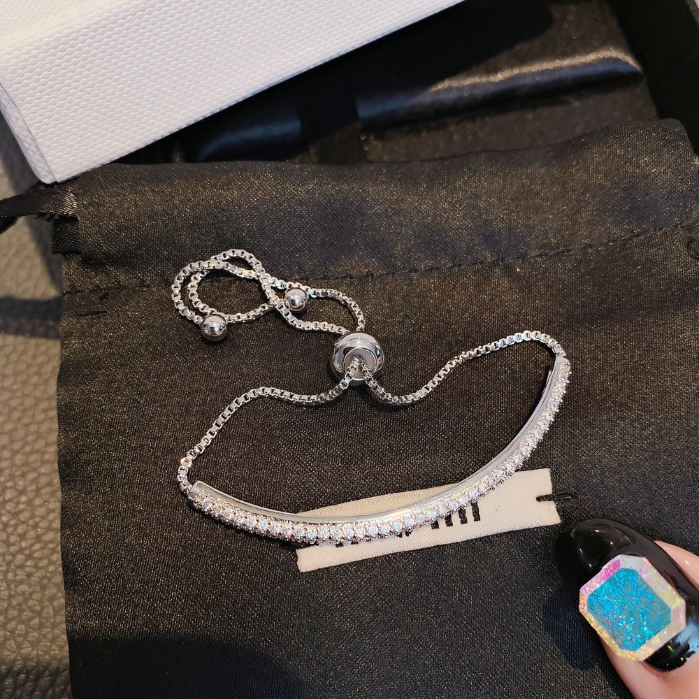 14K Hvidguldsbelagt Justerbar Armbånd med Zirkonia – Elegant og Luksuriøst Design - Lilla Villa