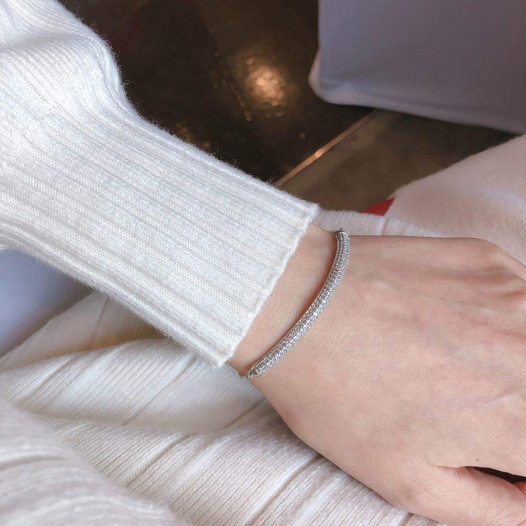 14K Hvidguldsbelagt Justerbar Armbånd med Zirkonia – Elegant og Luksuriøst Design - Lilla Villa