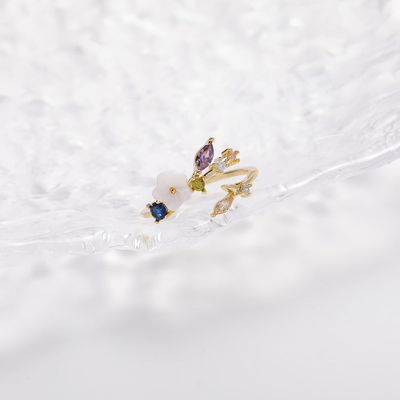 18K Forgyldt Justerbar Ring med Zirkonia og Blomst – Elegant og Farverigt Design