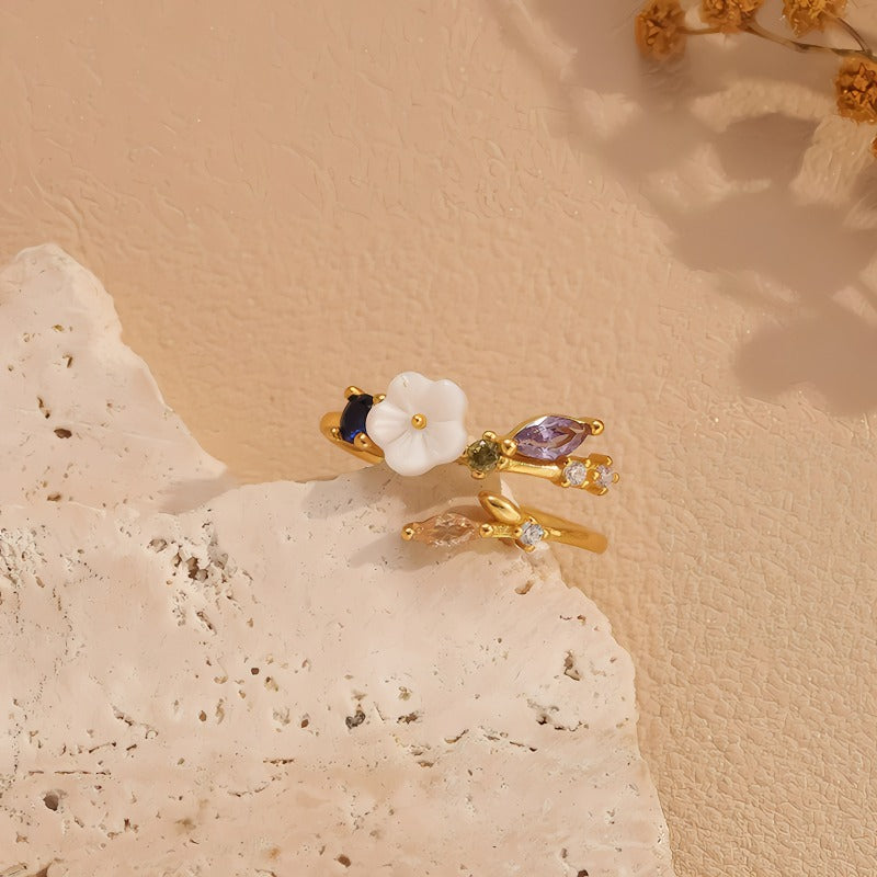 18K Forgyldt Justerbar Ring med Zirkonia og Blomst – Elegant og Farverigt Design