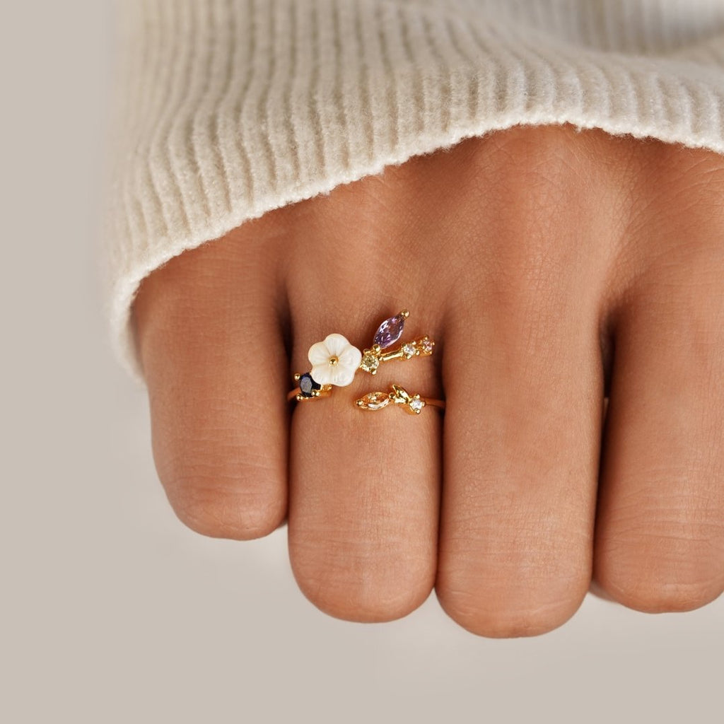 18K Forgyldt Justerbar Ring med Zirkonia og Blomst – Elegant og Farverigt Design