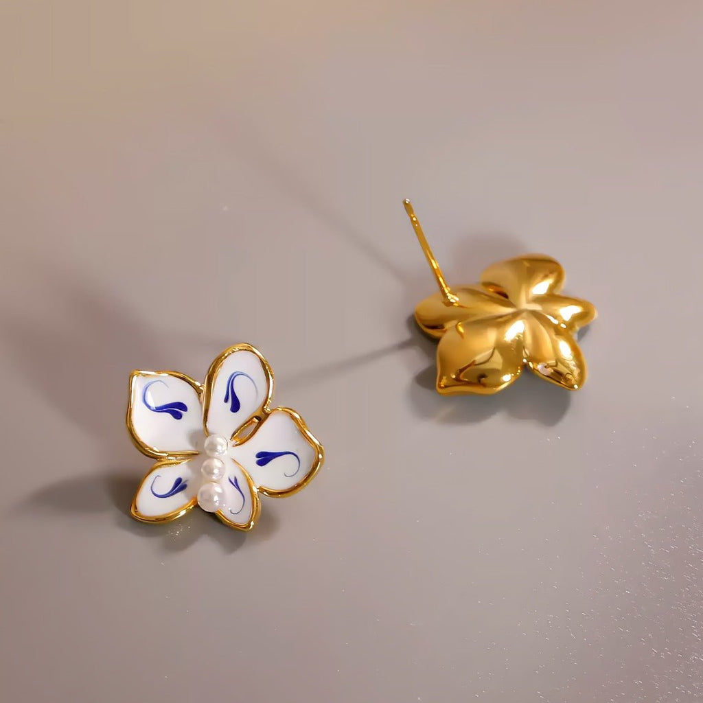 18K forgyldt 925 sterling sølvnåle Fransk Sødmefulde Øreringe med Blomstermotiv – med Blå Porcelænsdesign - Lilla Villa