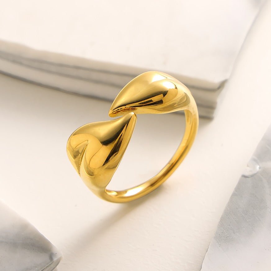 18K Forgyldt Åben Hjertering – Asymmetrisk og Justerbar Statement Ring - Lilla Villa