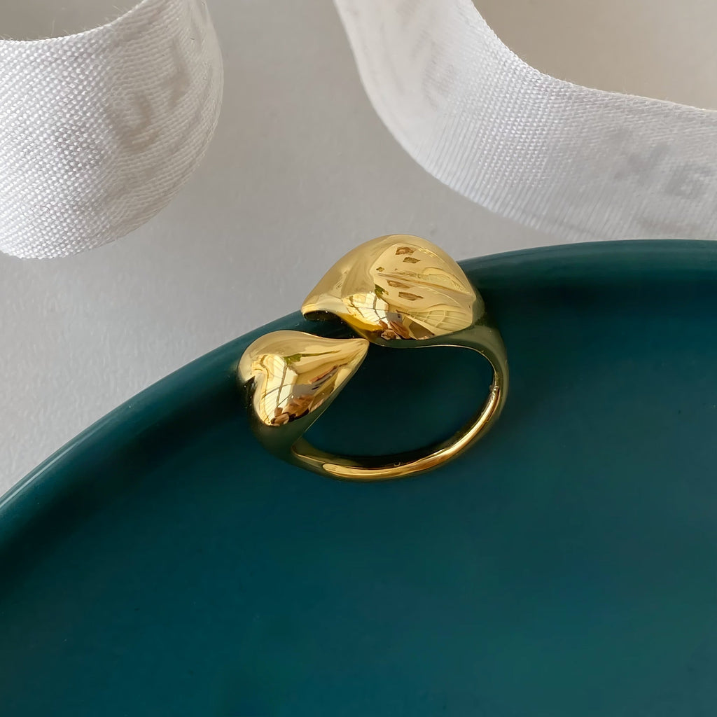 18K Forgyldt Åben Hjertering – Asymmetrisk og Justerbar Statement Ring - Lilla Villa