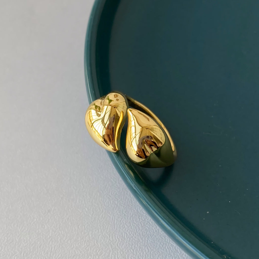 18K Forgyldt Åben Hjertering – Asymmetrisk og Justerbar Statement Ring - Lilla Villa