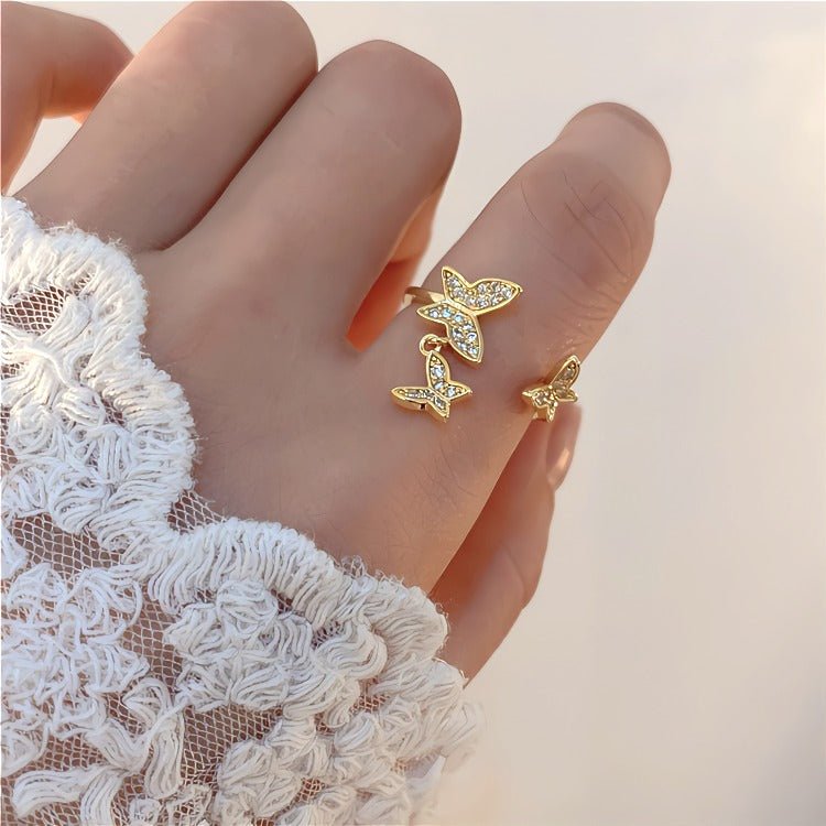 18K Forgyldt Justerbar Sommerfugl Ring med Zirkonia – Elegant & Glitrende Design - Lilla Villa